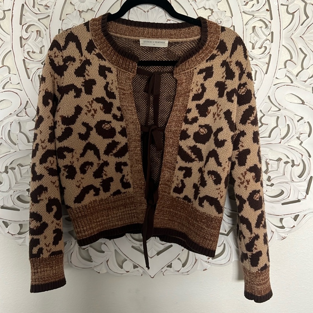 Leopard sweater tie front